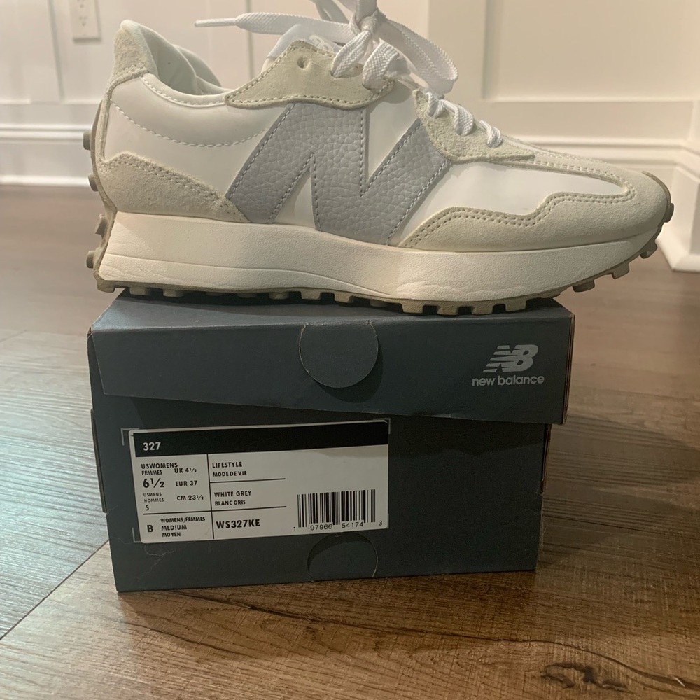 New Balance 327 Women's White and Gray Athletic Shoes